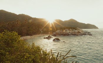 F22M04942 - Playa del Parque Tayrona al atardecer